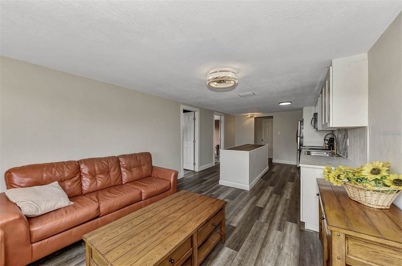 304 San Carlos Ave Unit B - Photo 4 of 19