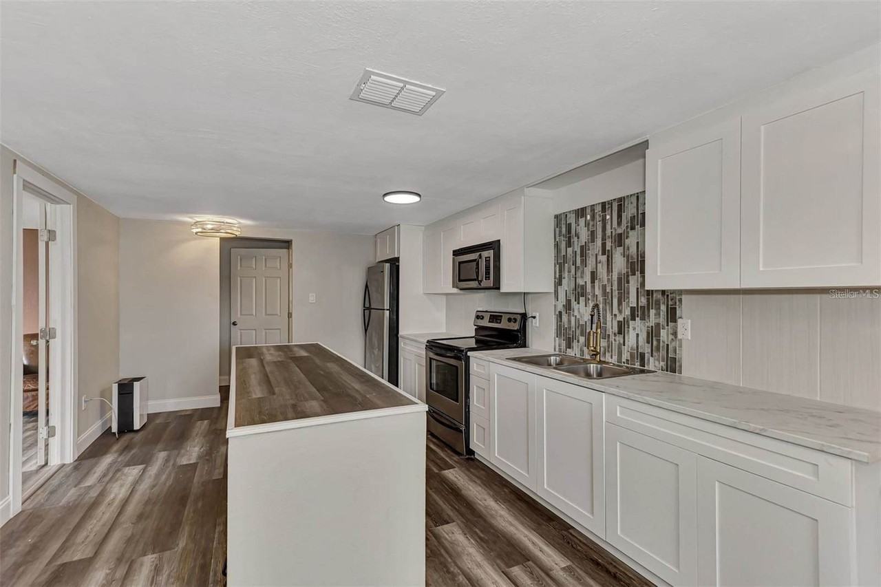 304 San Carlos Ave Unit B - Photo 6 of 19