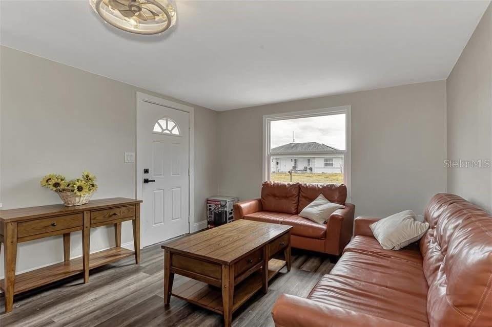 304 San Carlos Ave - Photo 5 of 16