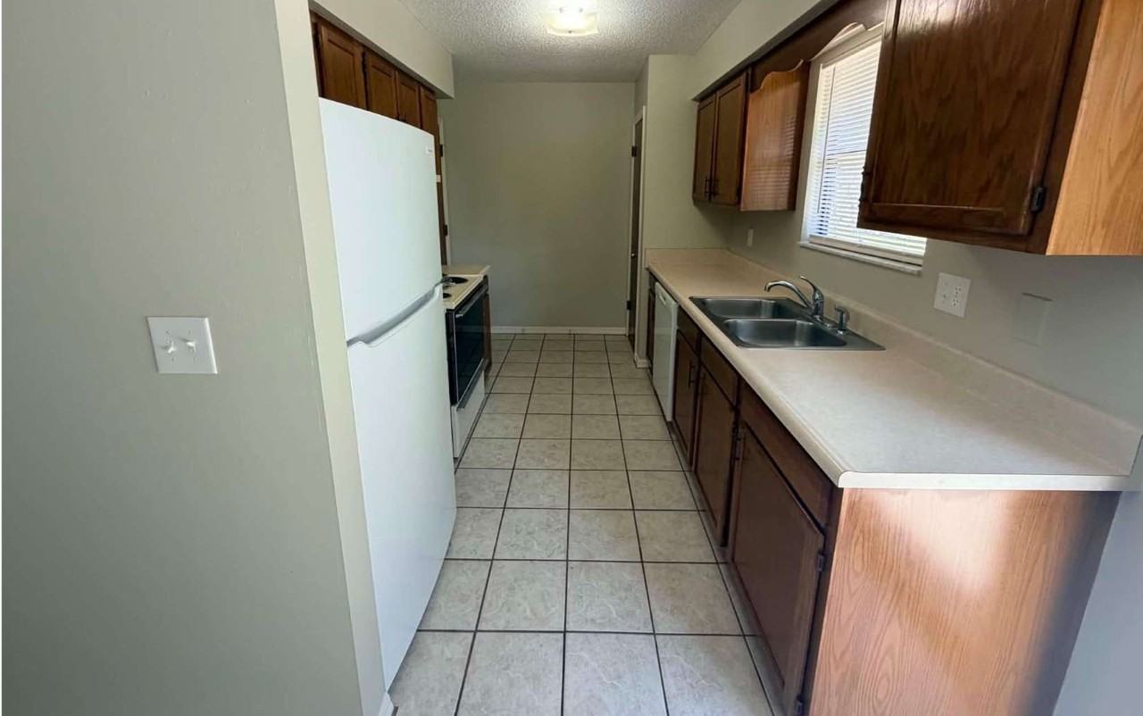335 Nw Lake City Ave - Photo 3 of 9