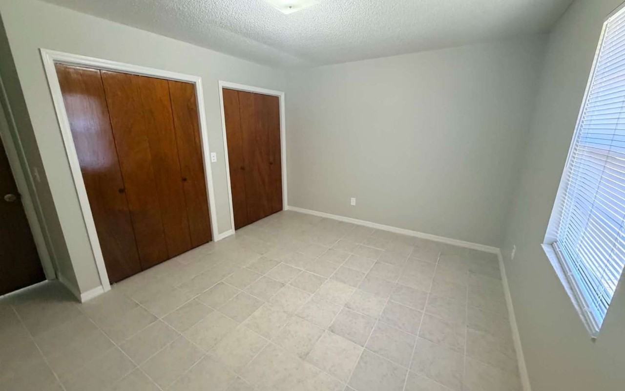 335 Nw Lake City Ave - Photo 4 of 9