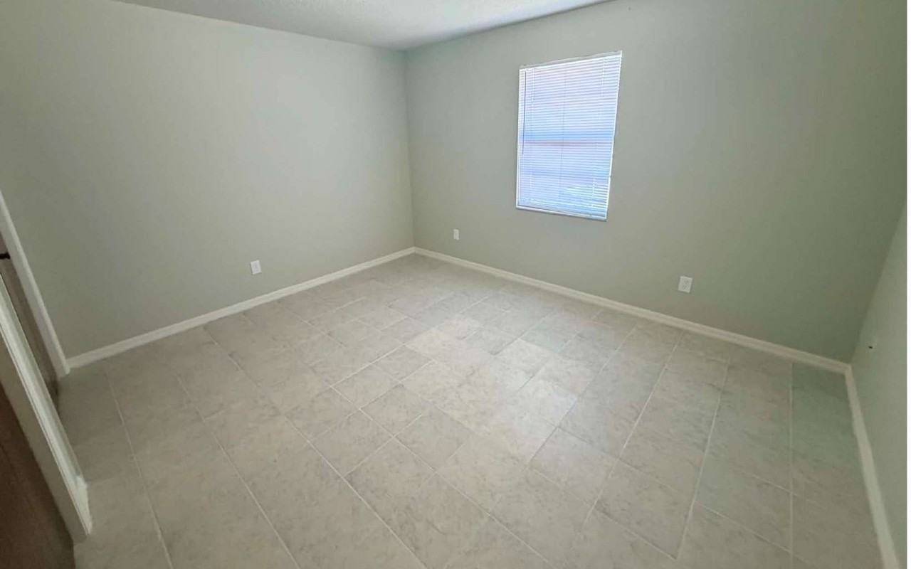335 Nw Lake City Ave - Photo 5 of 9