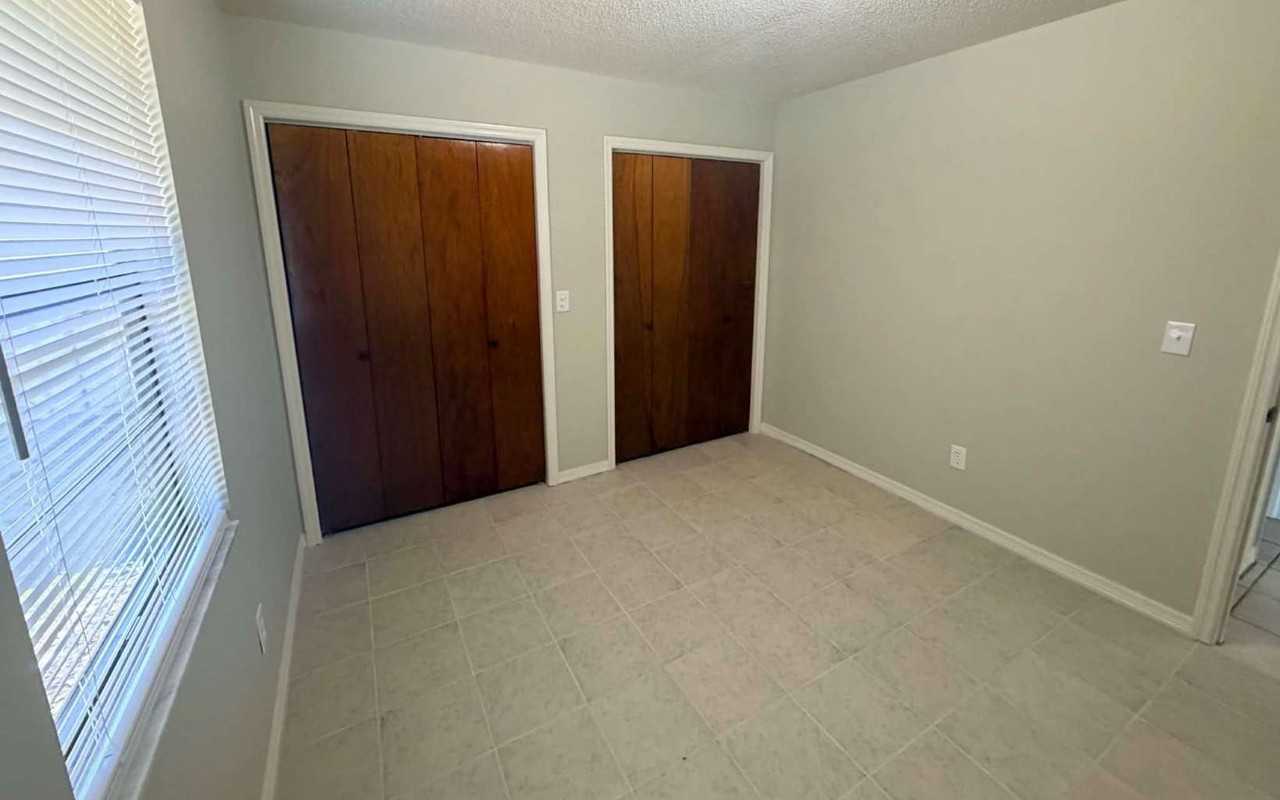 335 Nw Lake City Ave - Photo 6 of 9