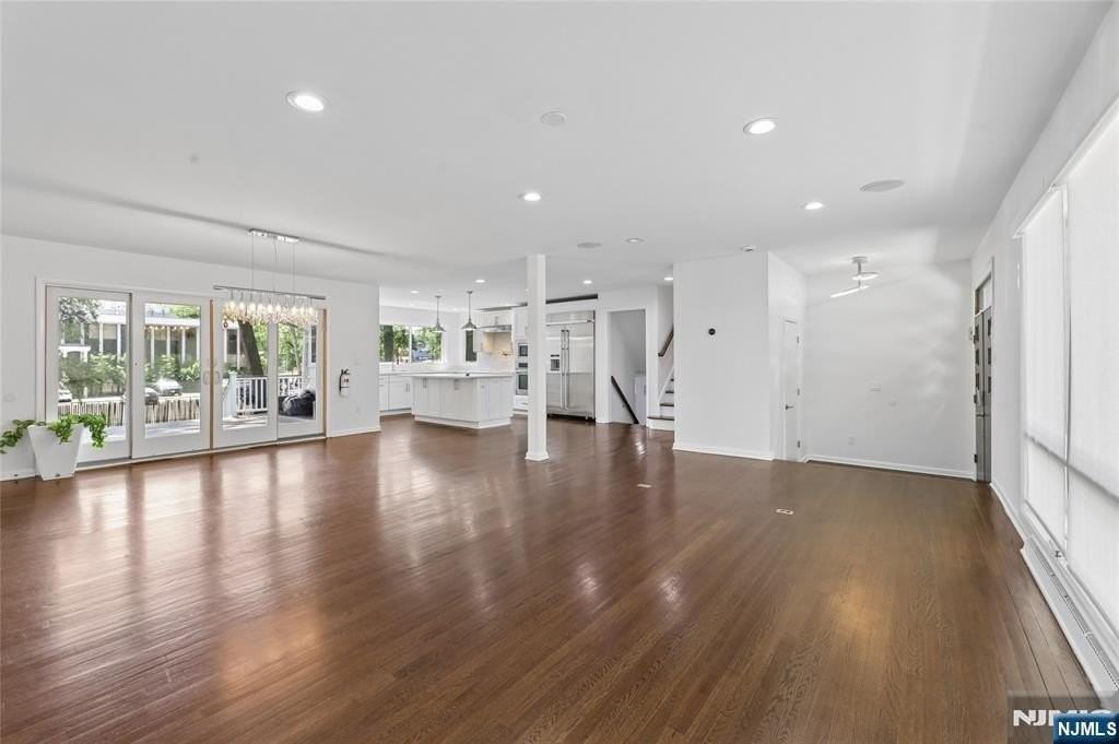 2 Monument Pl - Photo 5 of 34