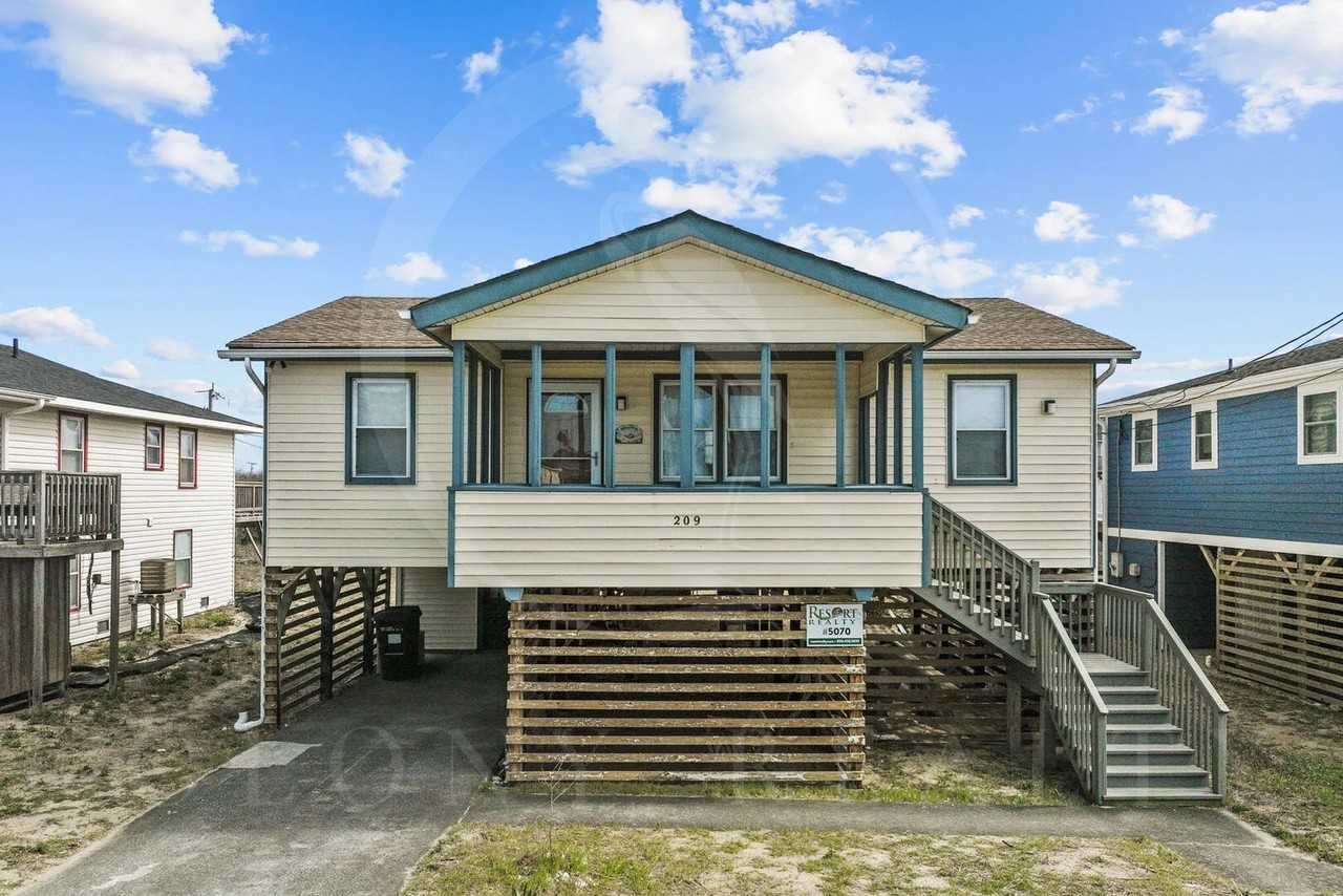209 E Walker St #5070