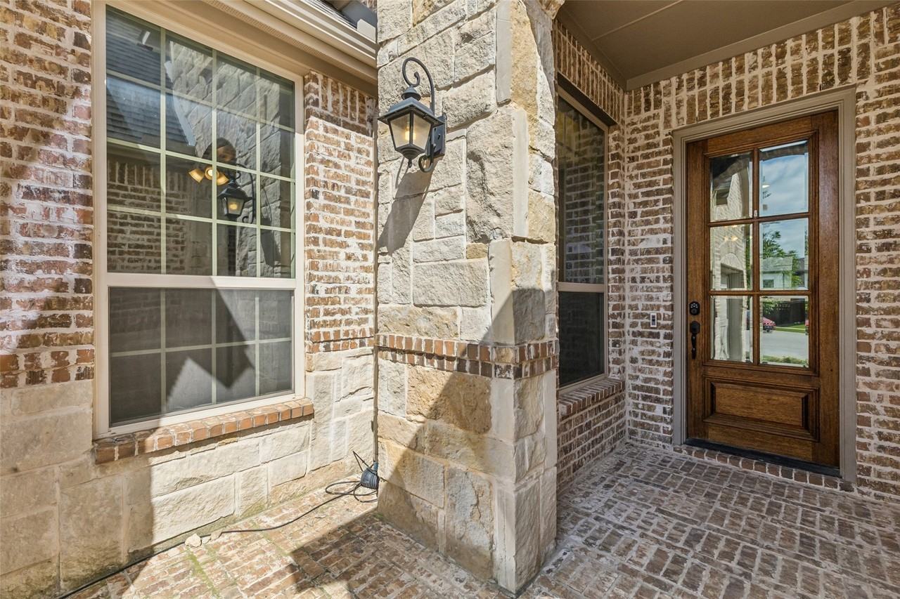 4149 Maclin Dr - Photo 3 of 40