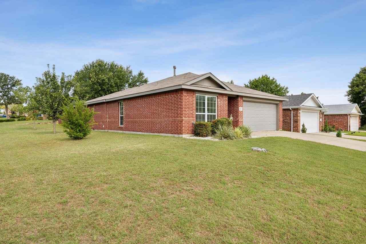 1001 Margaret Dr - Photo 2 of 28