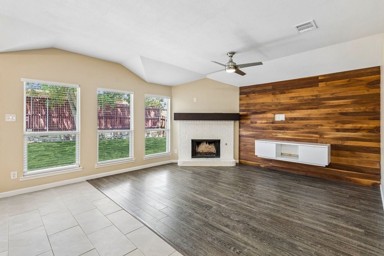 1001 Margaret Dr - Photo 3 of 28