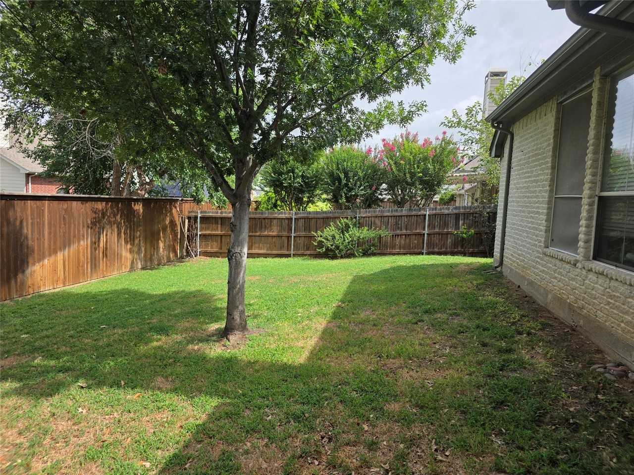2717 Cliffwood Dr - Photo 2 of 40