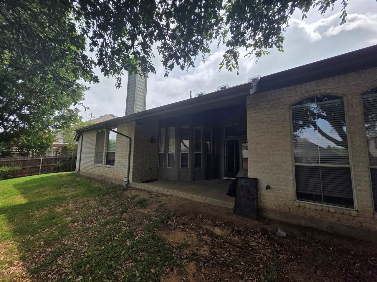 2717 Cliffwood Dr - Photo 3 of 40