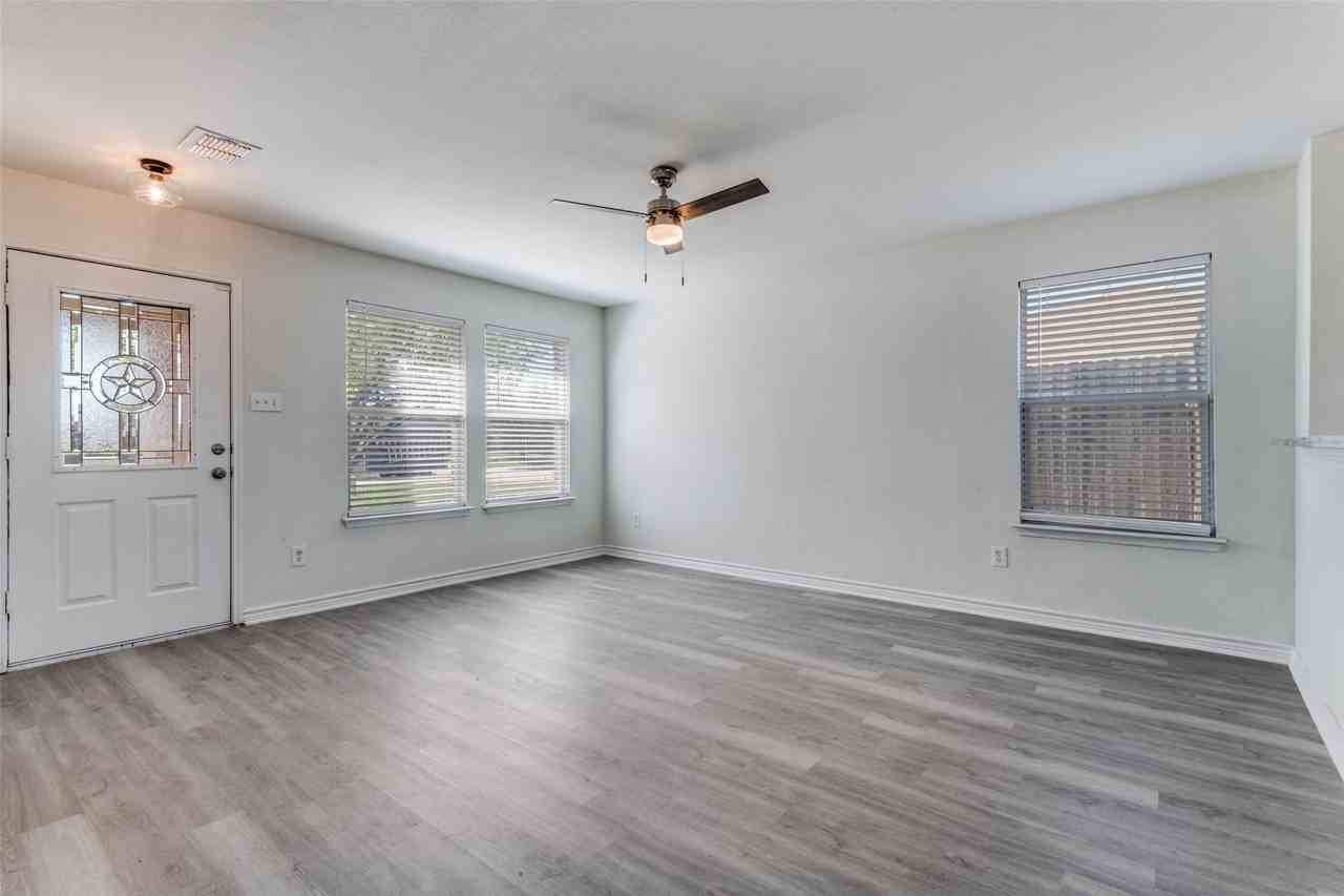 312 Stanford - Photo 5 of 26