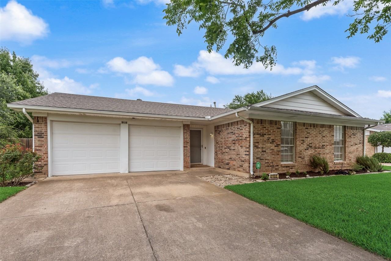 2132 Meandering Dr