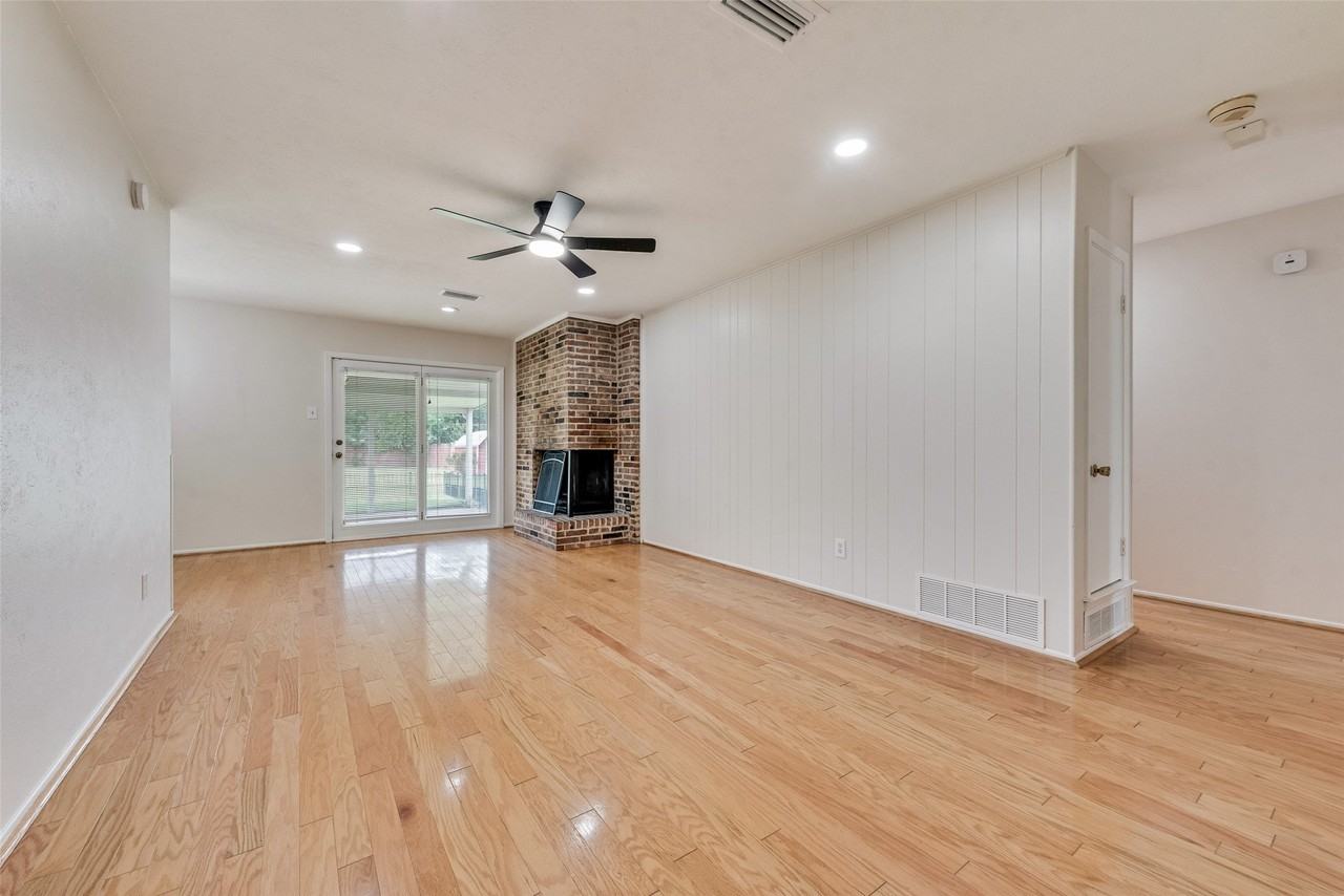2132 Meandering Dr - Photo 3 of 22