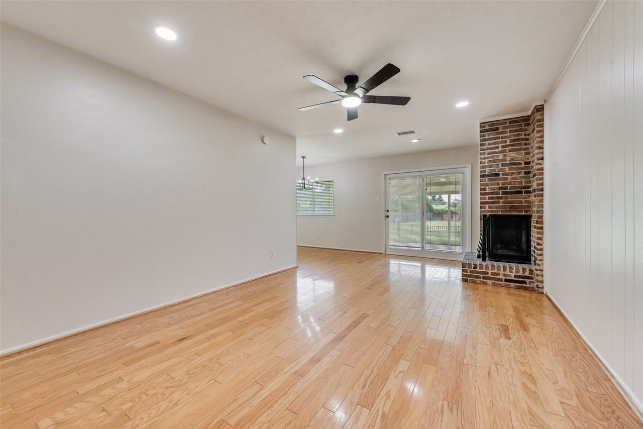 2132 Meandering Dr - Photo 4 of 22