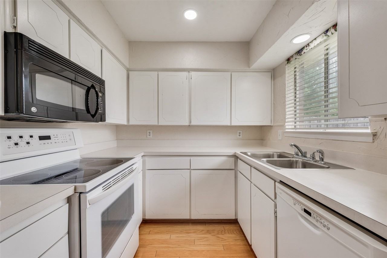 2132 Meandering Dr - Photo 6 of 22