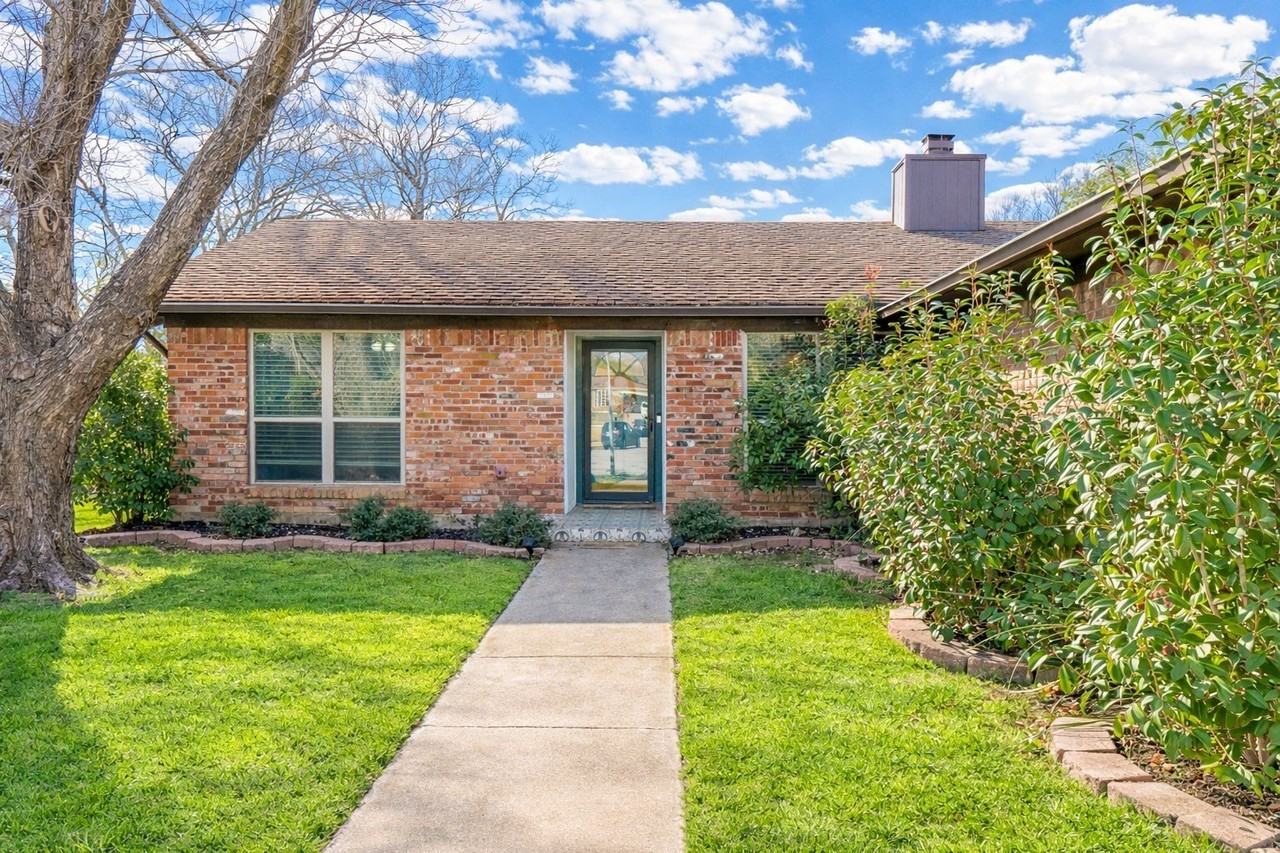 2413 Meadow Ct - Photo 3 of 33