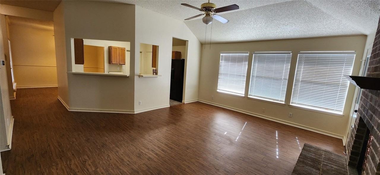 2204 Turf Club Dr - Photo 3 of 16
