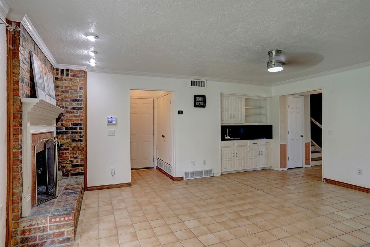 2102 Apollo Rd - Photo 4 of 26