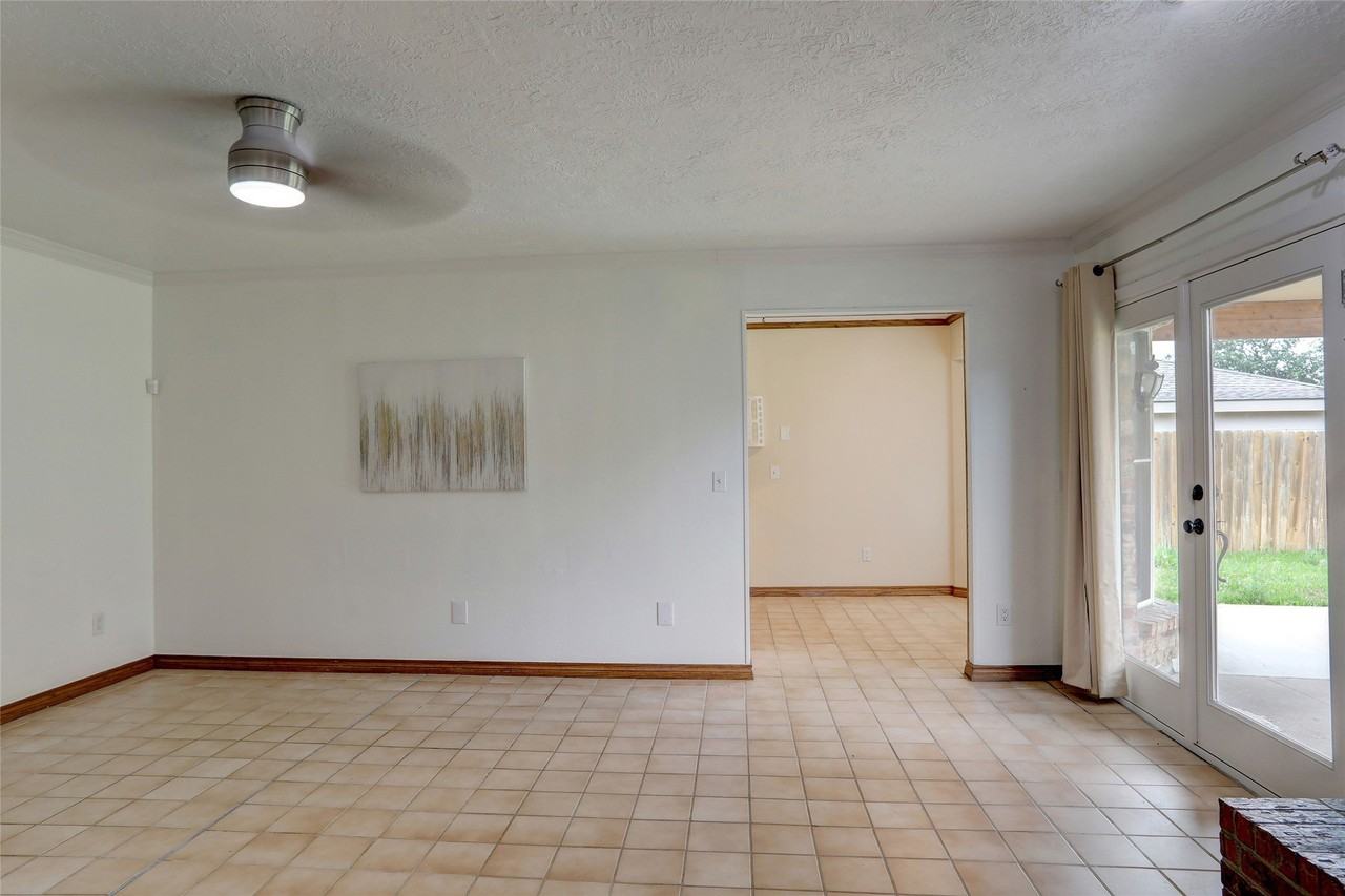 2102 Apollo Rd - Photo 5 of 26