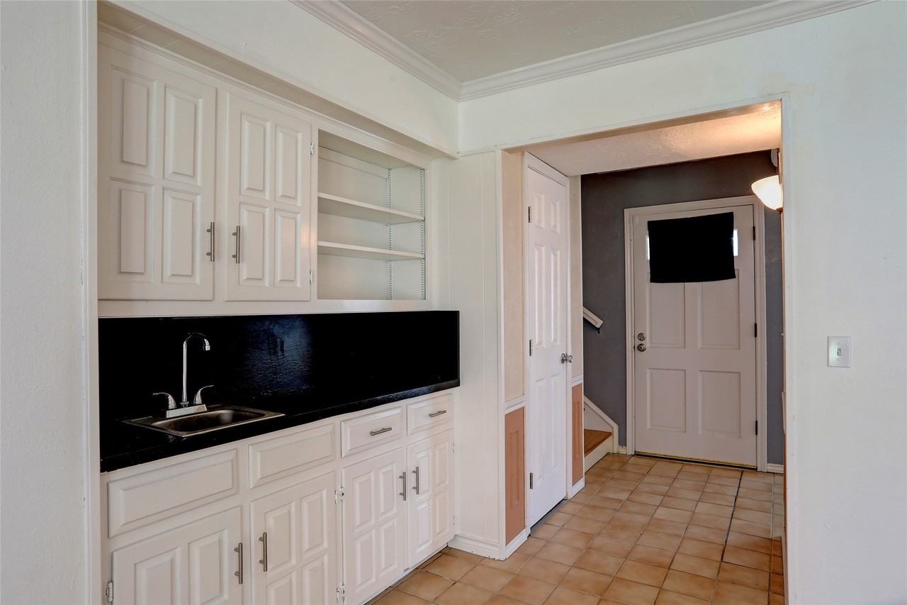 2102 Apollo Rd - Photo 6 of 26