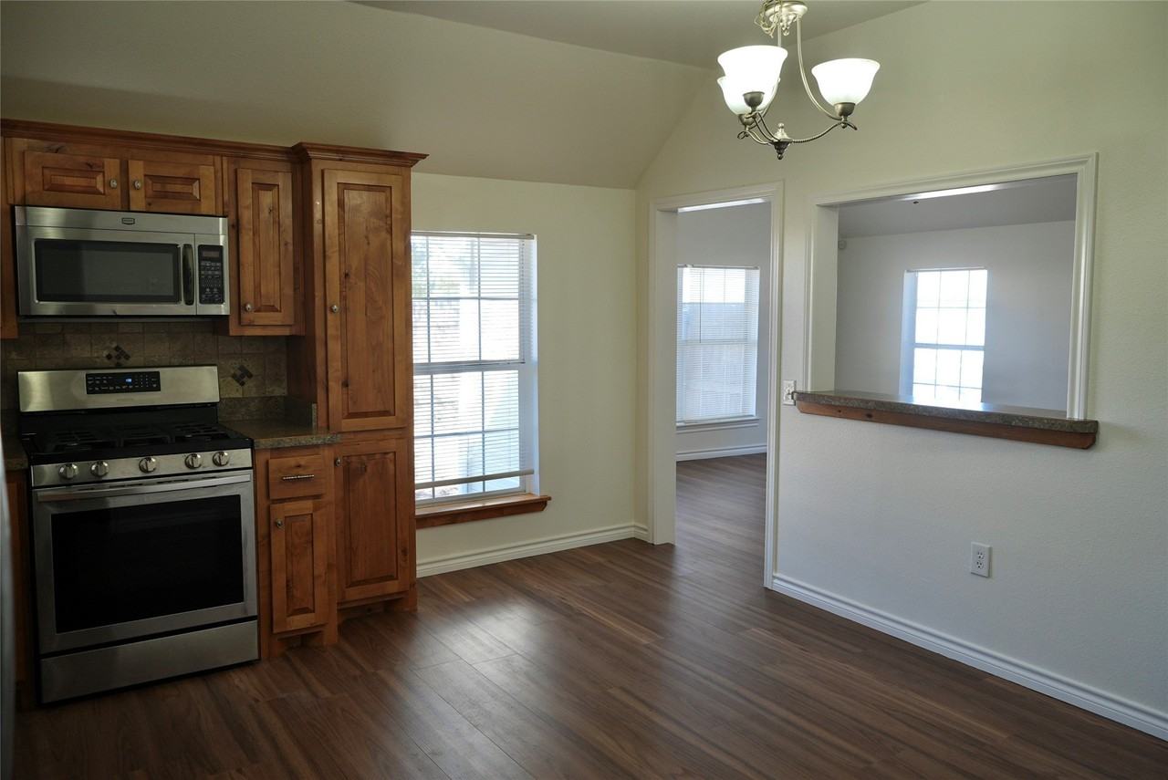 1590 N Race St - Photo 5 of 24