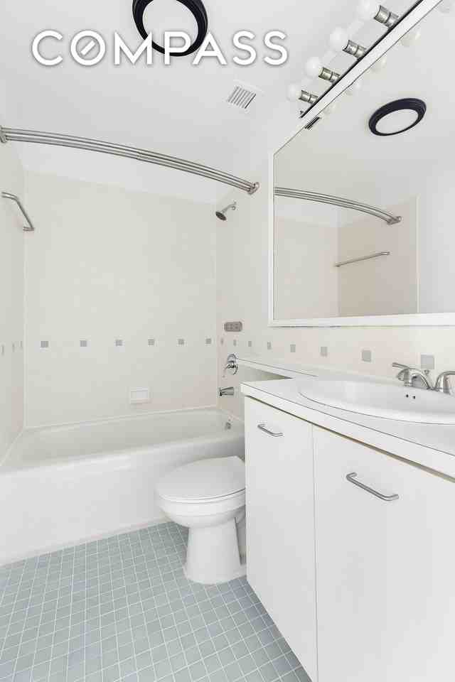 167 Perry St #3J - Photo 5 of 7