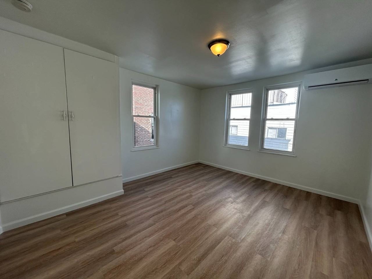 681 Rhinelander Ave #2 - Photo 3 of 6