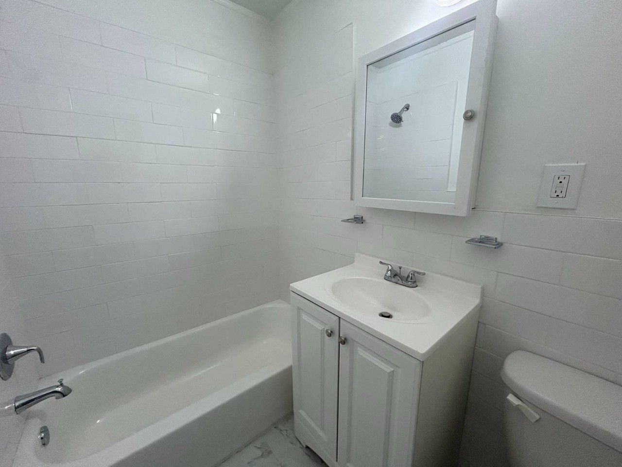 681 Rhinelander Ave #2 - Photo 5 of 6