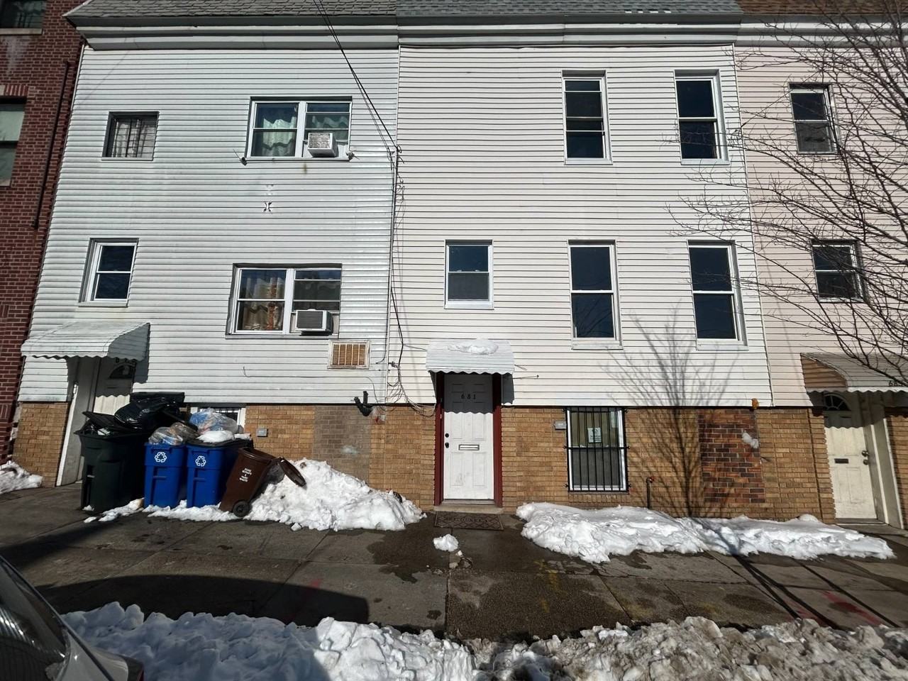 681 Rhinelander Ave #2 - Photo 6 of 6