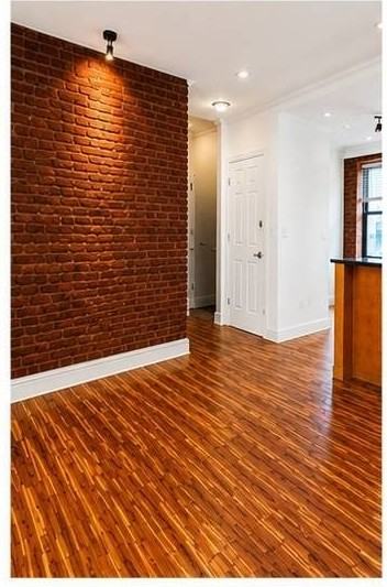 2115 33rd St - Photo 2 of 7