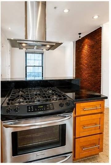 2115 33rd St - Photo 5 of 7
