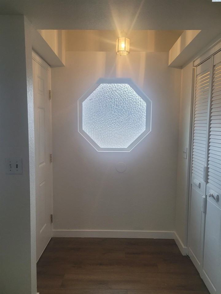 1305 Sanford Ave - Photo 3 of 17