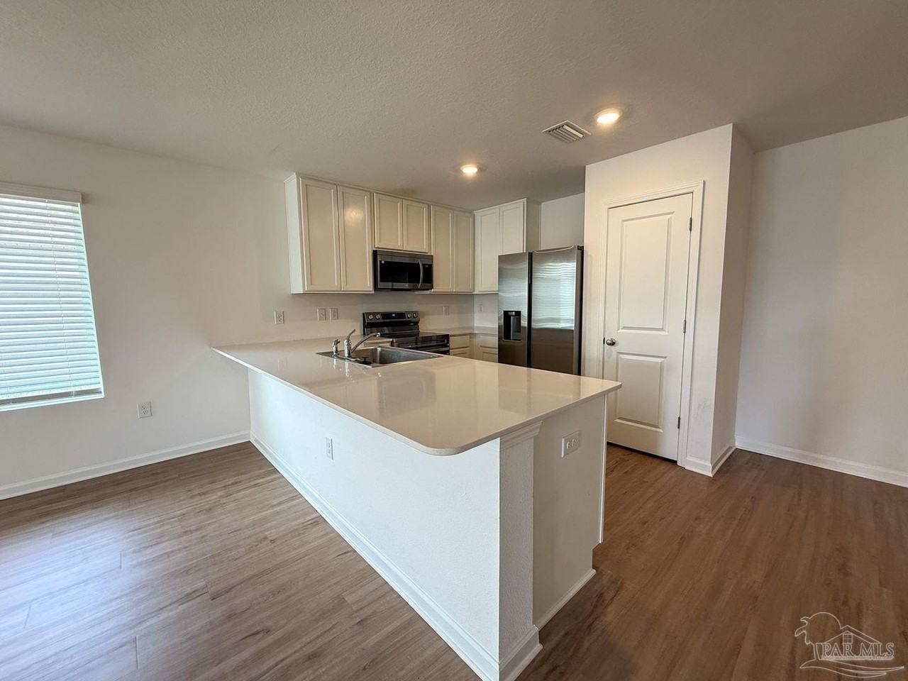 4615 Carlstrom Ln - Photo 2 of 18