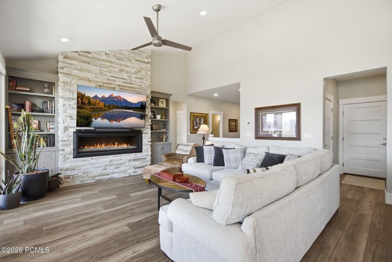 11293 N Shoreline Dr - Photo 5 of 50