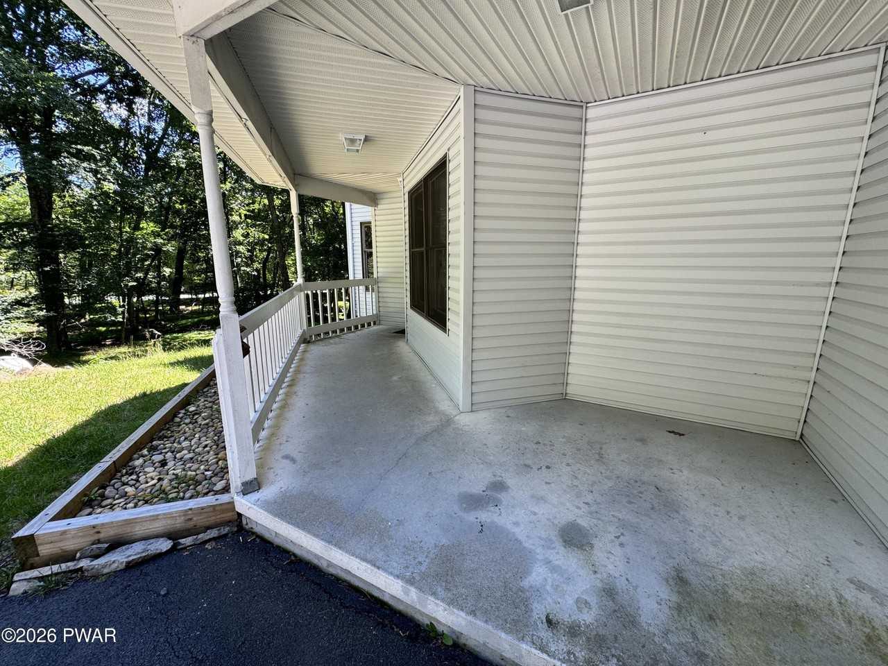112 N Ridge Dr - Photo 2 of 41