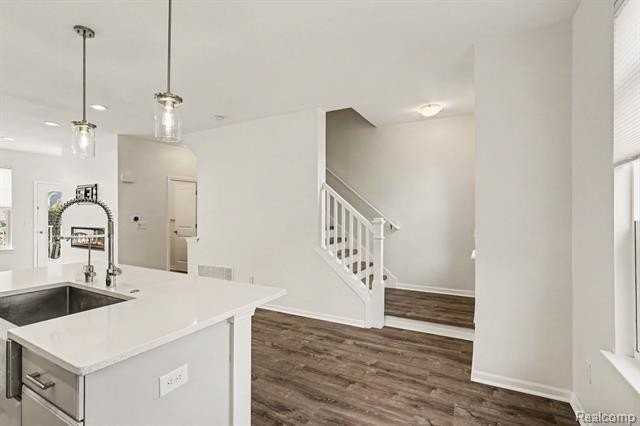 655 Jenny Way - Photo 3 of 17