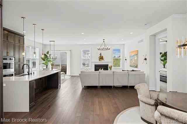 5636 Suffolk Ct - Photo 6 of 46
