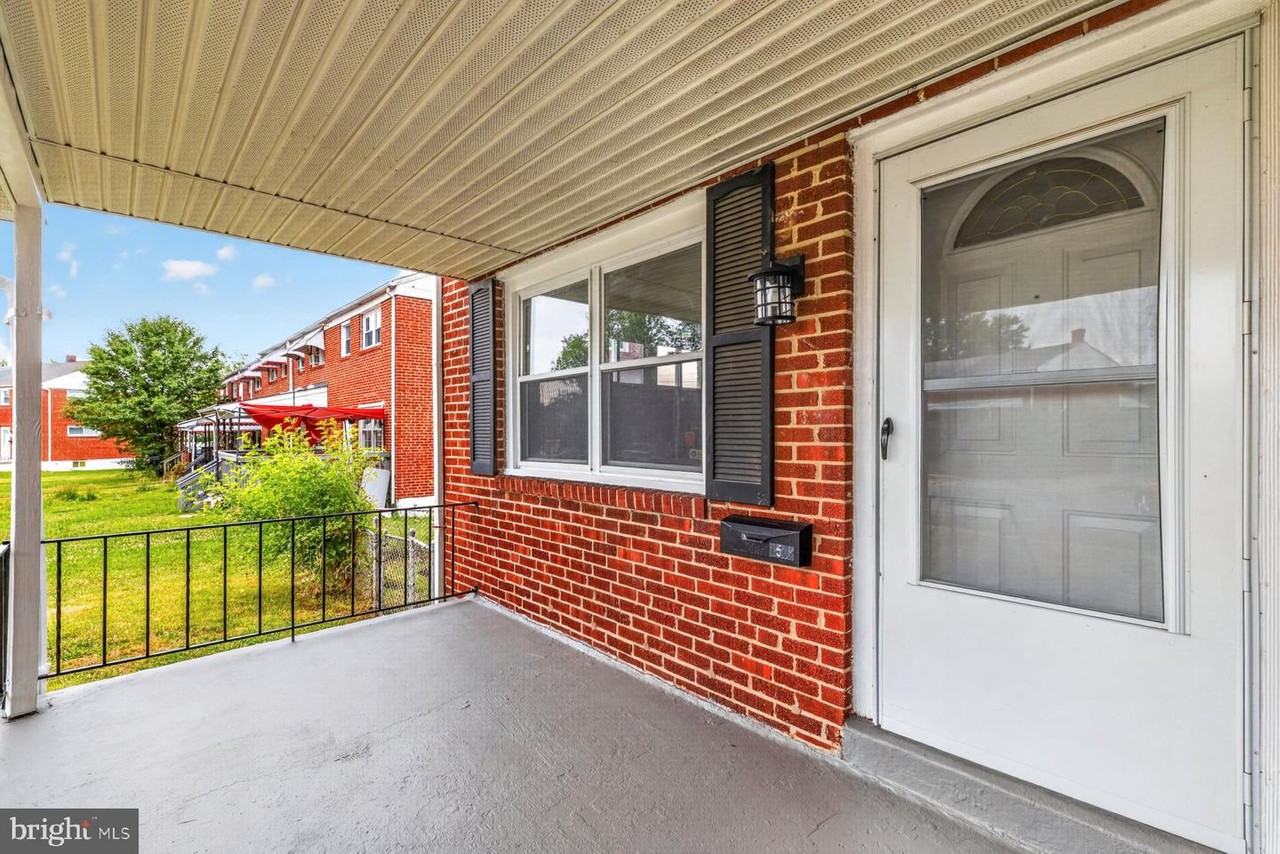 1524 Barkley Ave - Photo 3 of 34