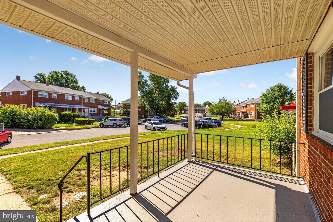 1524 Barkley Ave - Photo 4 of 34
