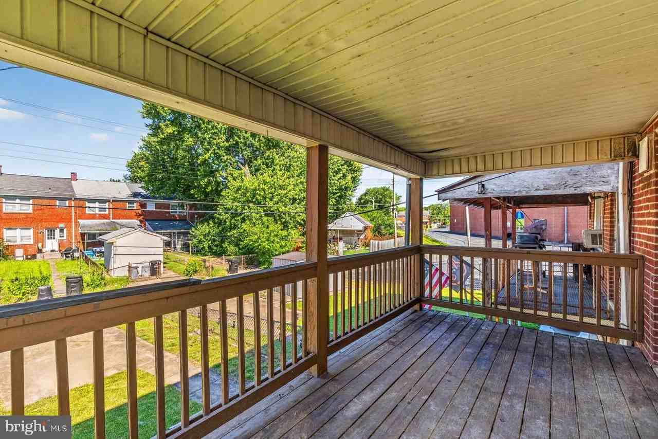1524 Barkley Ave - Photo 5 of 34