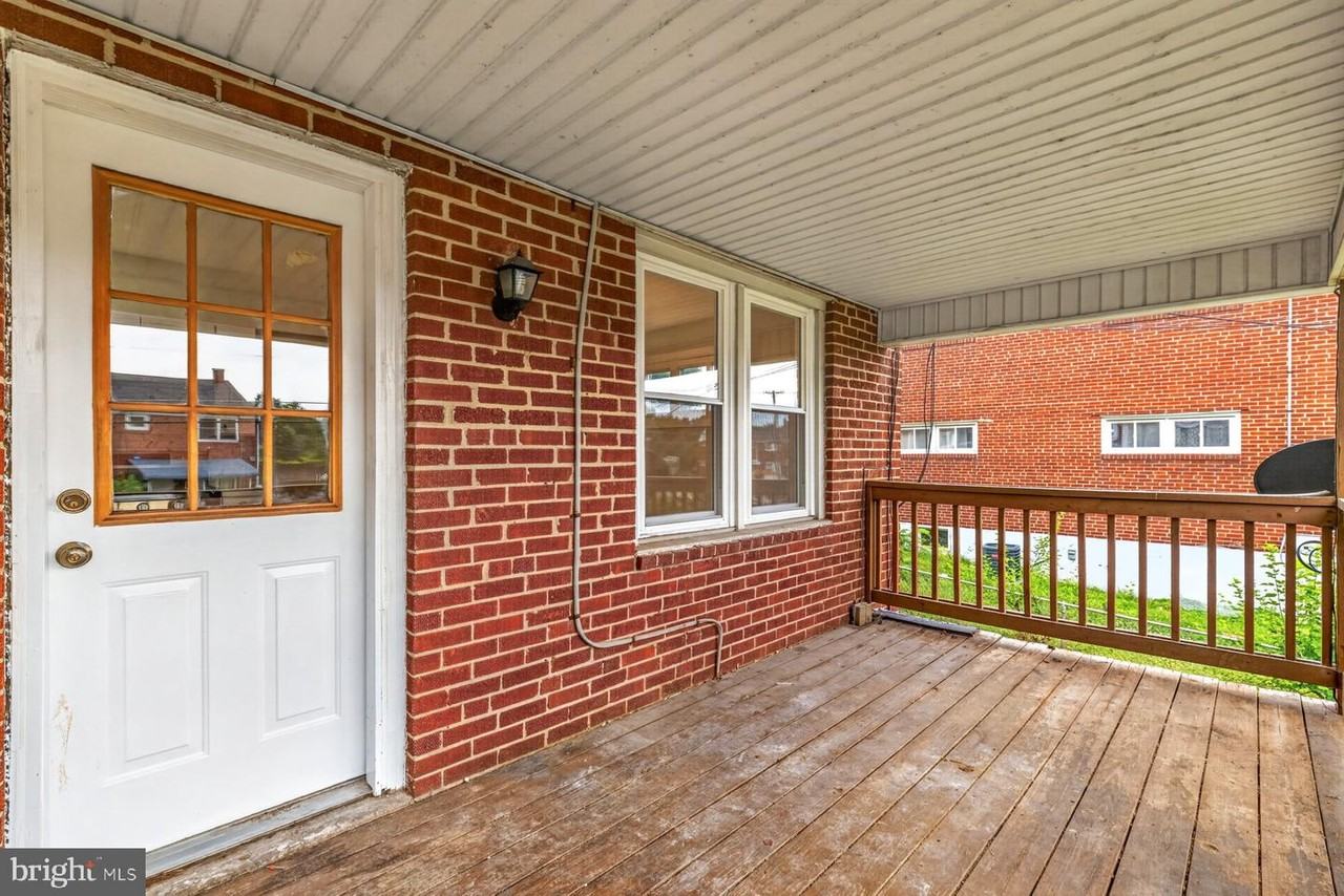 1524 Barkley Ave - Photo 6 of 34