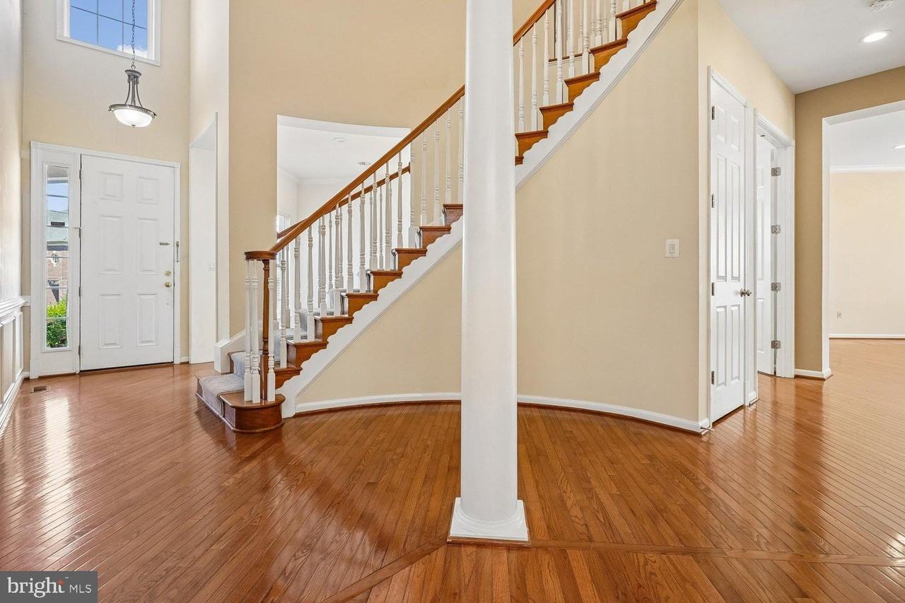 9059 Galvin Ln - Photo 4 of 50
