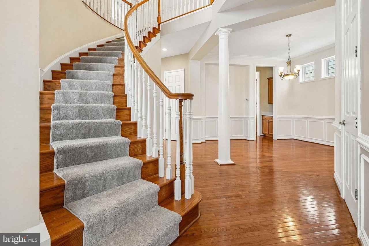 9059 Galvin Ln - Photo 5 of 50