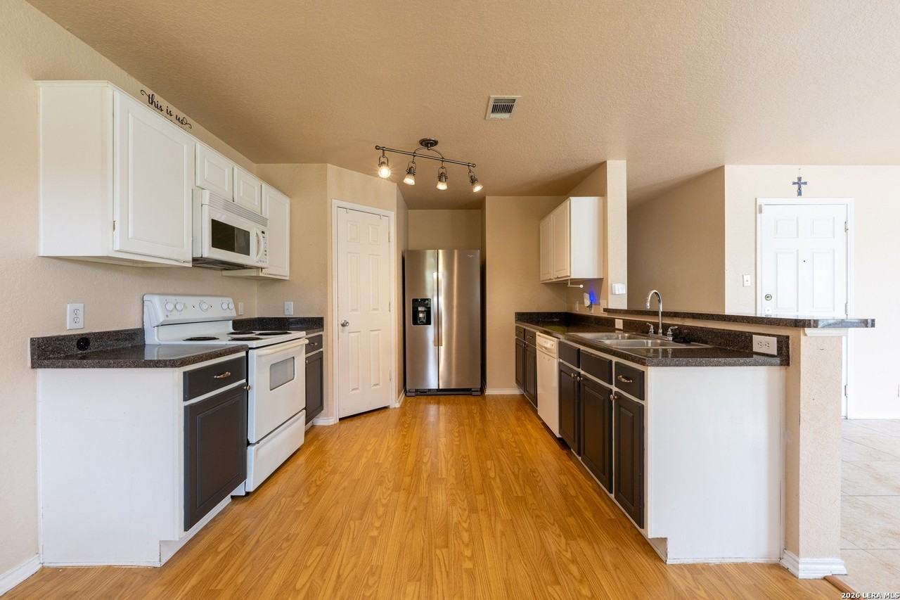 337 Longhorn Way - Photo 4 of 35