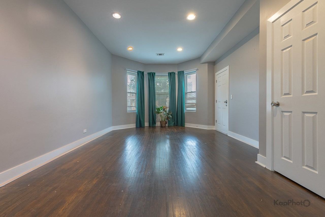 1019 N Ridgeway Ave - Photo 2 of 28