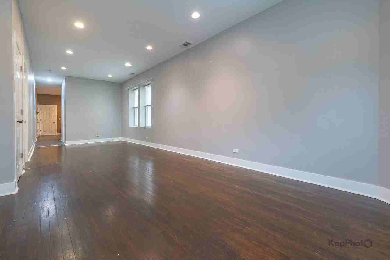 1019 N Ridgeway Ave - Photo 4 of 28
