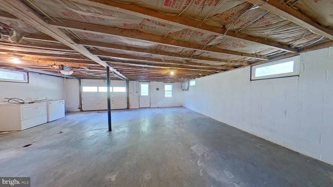 5069 Middle Rd - Photo 2 of 12