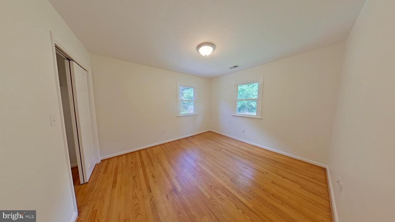 5069 Middle Rd - Photo 6 of 12