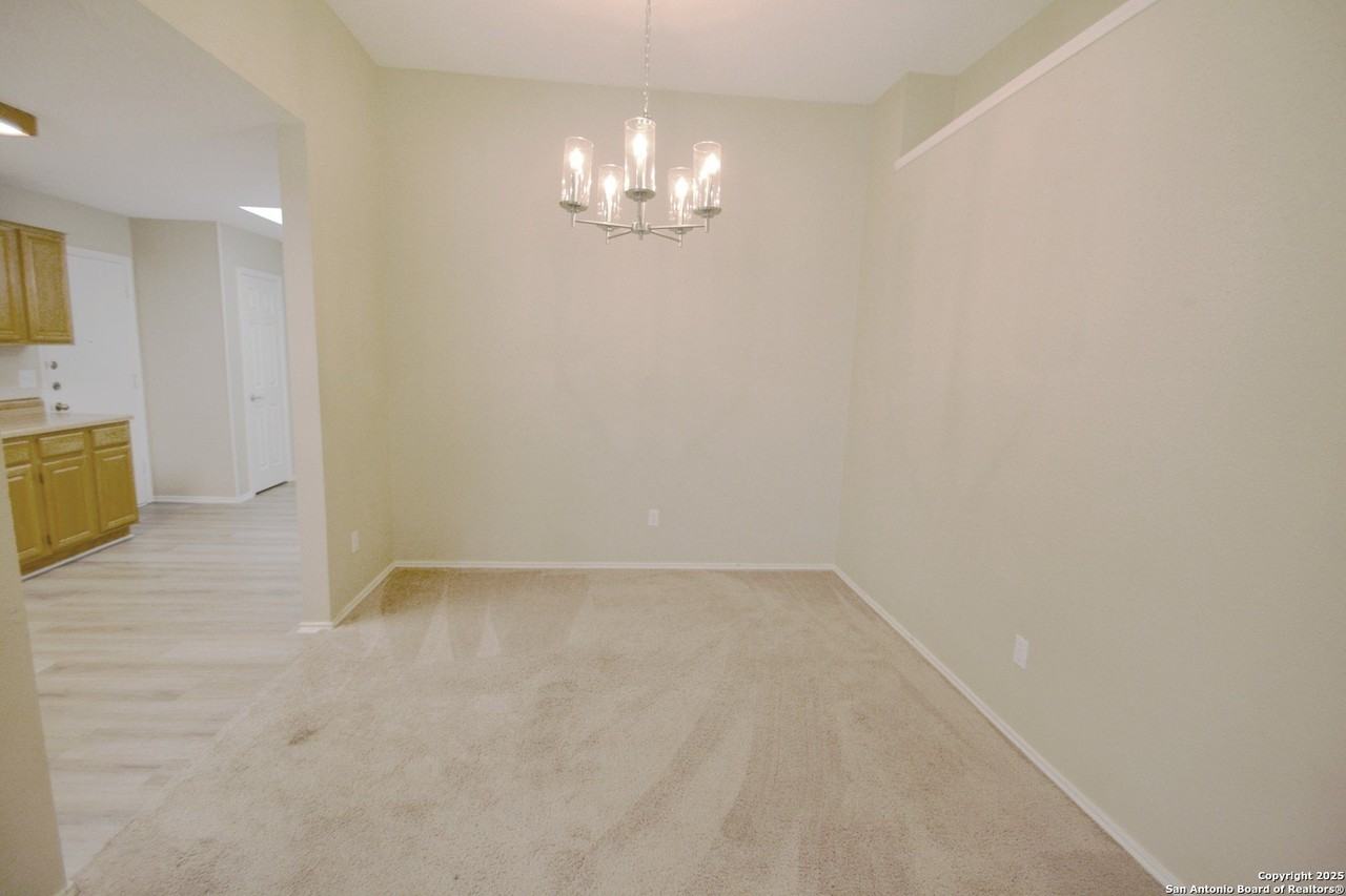 1011 Hedgestone Dr - Photo 5 of 18