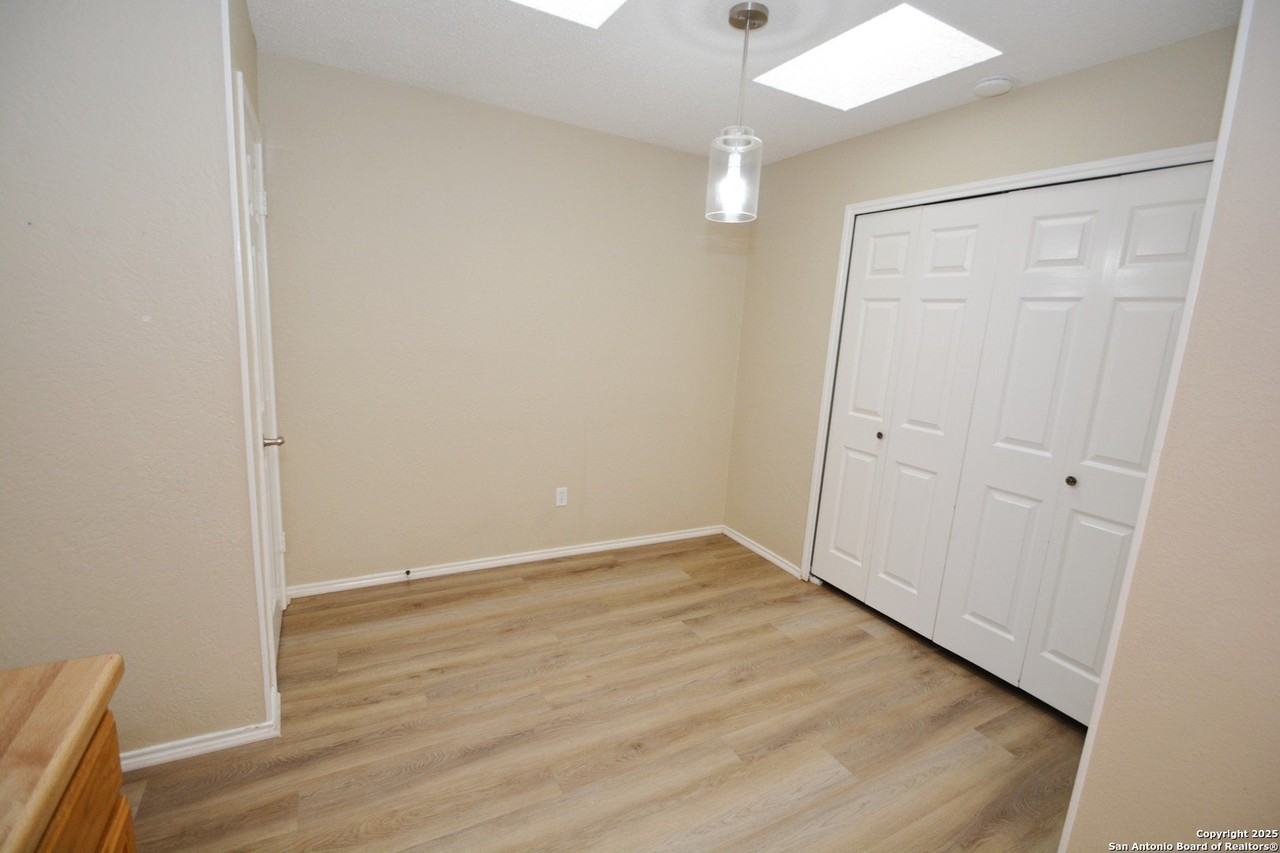 1011 Hedgestone Dr - Photo 7 of 18